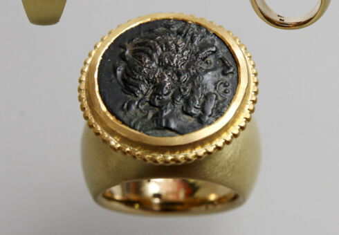750er Ring mit antiker Münze